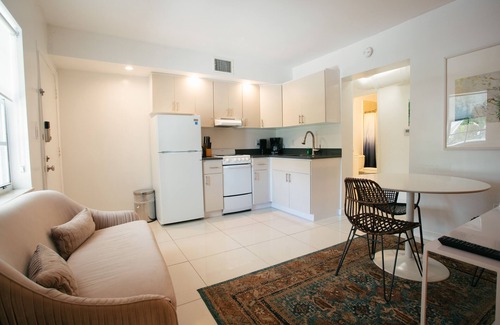 East Little Havana Hotel | Miami River Inn By Renzzi