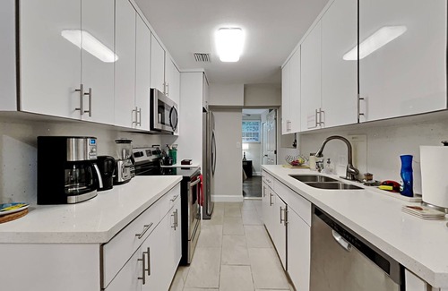 Little Haiti Casa | Miami Townhouse with Patio Gazebo