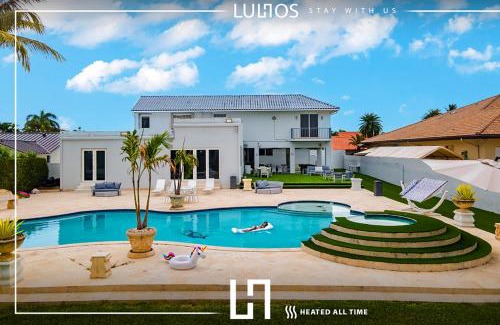 Ludlam Casa | Miami Villa Pool, Jacuzzi & 5 King Suites L58
