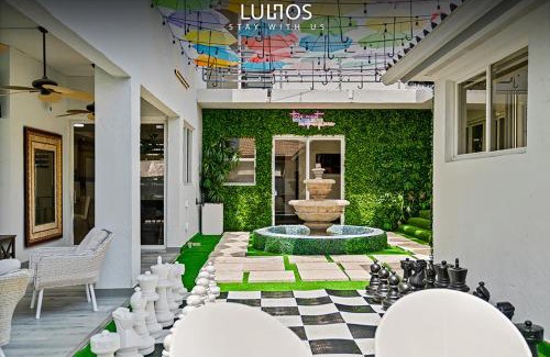 Ludlam Casa | Miami Villa Pool, Jacuzzi & 5 King Suites L58
