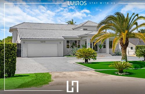 Ludlam Casa | Miami Villa Pool, Jacuzzi & 5 King Suites L58