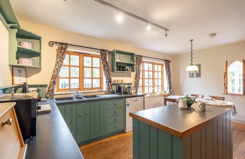 Thorpeness Cabaña | Micawbers - sleeps 6 guests in 3 bedrooms