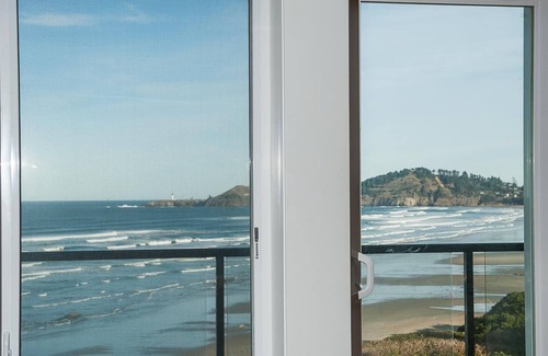 Newport Condominio | Michael's Beach Place @ Shoreline Ridge