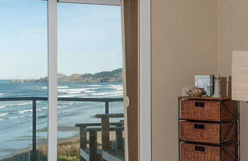 Newport Condominio | Michael's Beach Place @ Shoreline Ridge