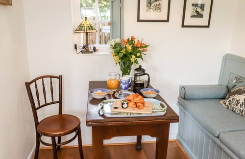 Castleton Cabaña | MICHAELMASS COTTAGE, romantic, character holiday cottage in Castleton