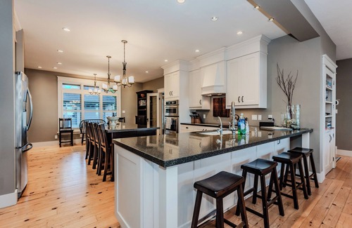 Lion's Head Cabaña | Michael’s Luxury Cottage on Bruce Trail/ Starlink