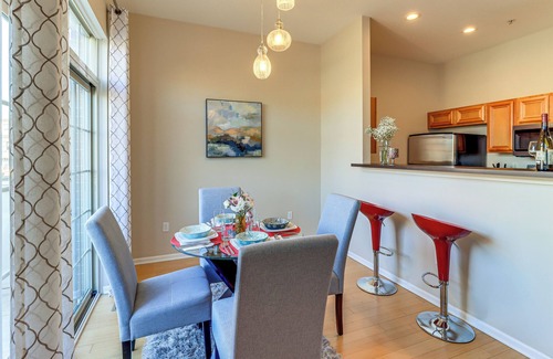 Northville Condominio | Michigan Townhome w/ Smart TV: 25 Mi to Detroit!