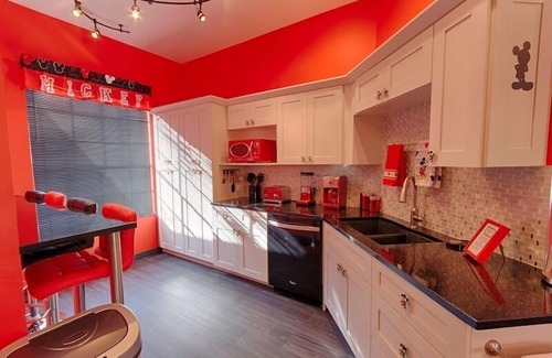 Ridgewood Lakes Villa | Recientemente renovado / cerrada / Golf / lago / ultramoderna / 15 minutos a Disney