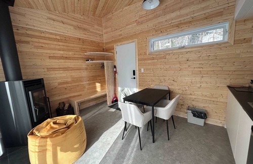 Notre-Dame-Auxiliatrice-de-Buckland Chalet De Esquí | Solstice 1 | Micro-Cabine à la Montagne