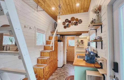 Mauricie Cabina | Micro house with spa, trails and wild river!