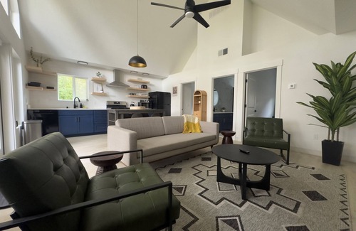 Wasilla Complejo | 7 Lakefront Cottages and event space in the heart of Wasilla