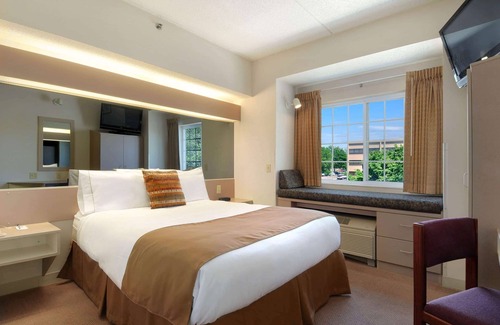 East Bloomington Hotel | Microtel Inn and Suites by Wyndham MSP Airport Bloomington