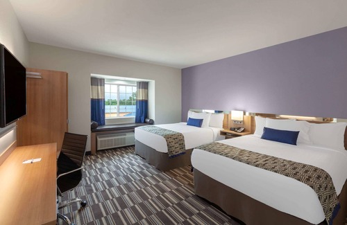 Wellborn Hotel | Microtel Inn & Suites by Wyndham College Station