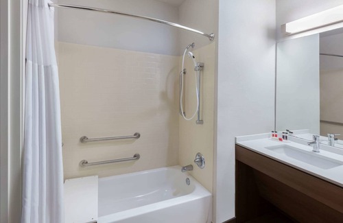 Wellborn Hotel | Microtel Inn & Suites by Wyndham College Station