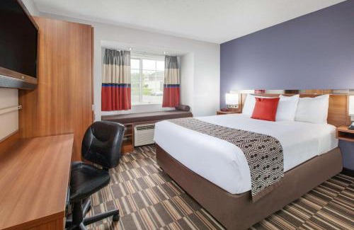 South Hills Hotel | Microtel Inn & Suites by Wyndham Pittsburgh Airport