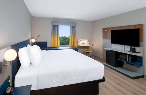 Hot Springs Hotel | Microtel Inn & Suites by Wyndham Hot Springs