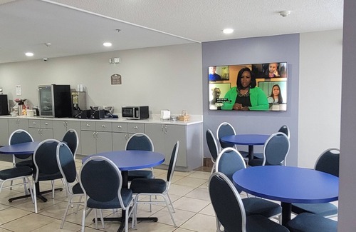 New Castle Hotel | Microtel Inn & Suites by Wyndham Gardendale