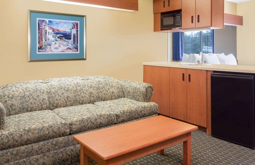Silver Lake Hotel | Microtel Inn & Suites by Wyndham Leesburg/Mt Dora