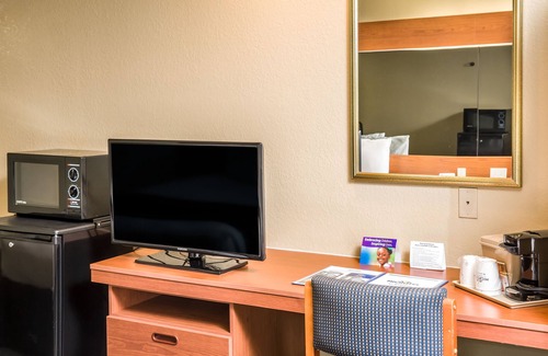 Silver Lake Hotel | Microtel Inn & Suites by Wyndham Leesburg/Mt Dora