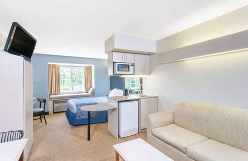 Waterloo Hotel | Microtel Inn & Suites by Wyndham Seneca Falls