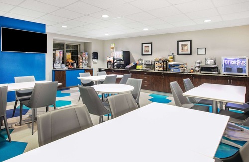 Austin Hotel | Microtel Inn & Suites by Wyndham Austin Airport