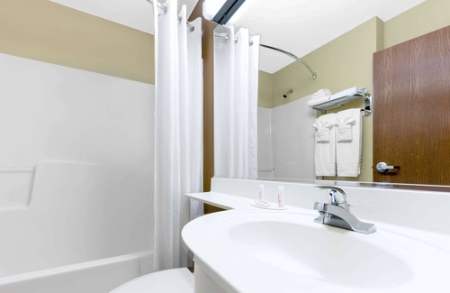 Ozark Hotel | Microtel Inn & Suites by Wyndham Ozark