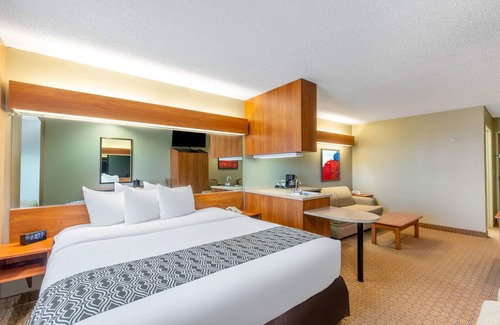Raton Hotel | Microtel Inn & Suites by Wyndham Raton