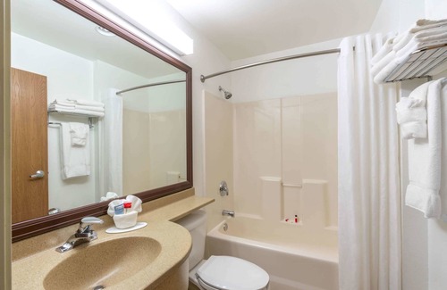 Raton Hotel | Microtel Inn & Suites by Wyndham Raton