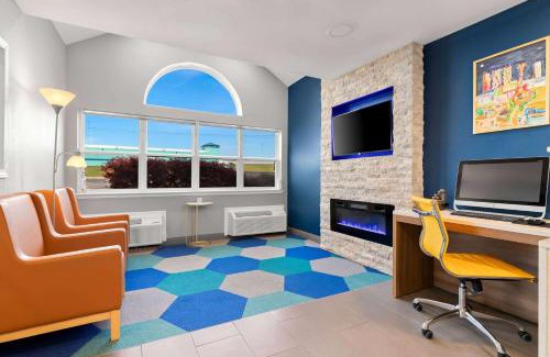 Tulsa Hotel | Microtel Inn & Suites by Wyndham Tulsa - Catoosa Route 66