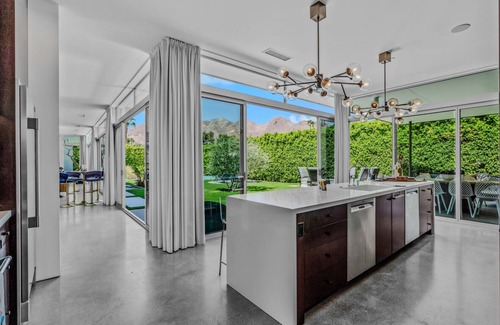 Magnesia Falls Cove Casa | Mid Centry Modern Retreat w/Mt Views & Stunning Pool/Spa close to Palm Springs!