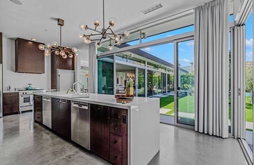 Magnesia Falls Cove Casa | Mid Centry Modern Retreat w/Mt Views & Stunning Pool/Spa close to Palm Springs!