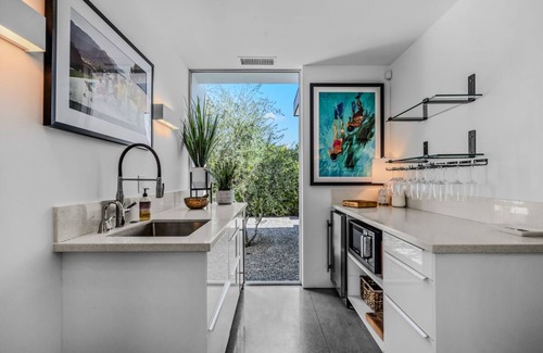 Magnesia Falls Cove Casa | Mid Centry Modern Retreat w/Mt Views & Stunning Pool/Spa close to Palm Springs!