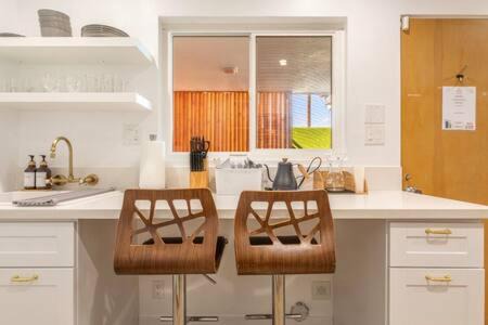 Ladera Heights Apartamento | Mid Century 1BR Apt w Patio Near LAX Playa Vista Beach