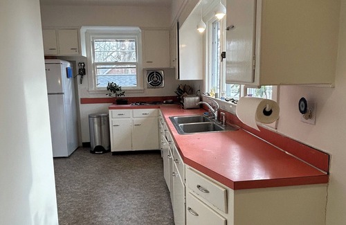 Rye Beach Casa | Mid century 3-bedroom house with fenced in back yard steps to Rye Beach