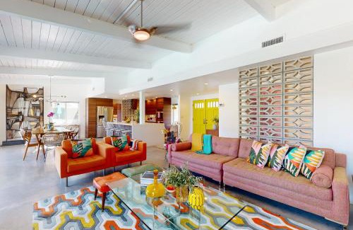 Vista Las Palmas Casa | Mid Century Alexander Stunner in Vista Las Palmas Permit# 3800