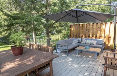South End Casa | Mid-Century Chic Lakeside Retreat