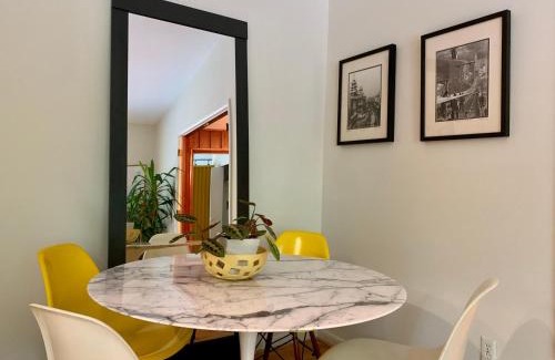 Chapel Hill Casa | Mid Century Designer House - Large & Unique