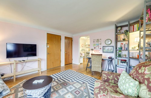 Mount Healthy Apartamento | Mid-Century First-Floor Apt 15 Mins to Cincinnati!