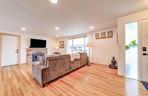 Arcata Casa | Mid-Century Hideaway