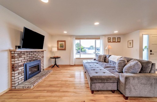 Arcata Casa | Mid-Century Hideaway