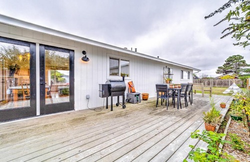 Arcata Casa | Mid-Century Hideaway