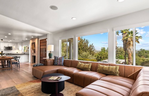 Downtown Riverside Casa | Mid Century Hilltop Getaway (Entire Home)