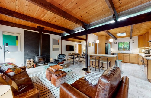 Gualala Casa | Mid-century home in the redwoods with expansive deck, garden & woodstove
