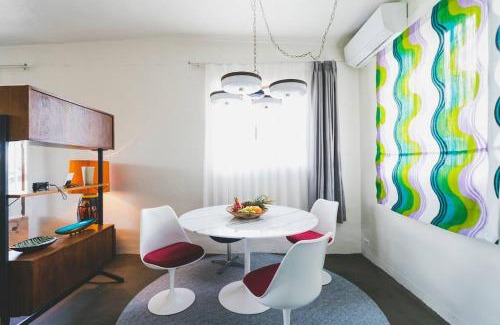 Yogi Casa | Mid-Century House YOGI