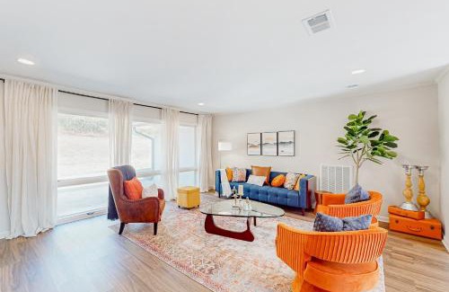 Calhoun Casa | Mid-Century in Calhoun