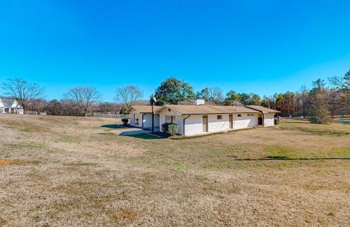 Calhoun Casa | Mid-Century in Calhoun