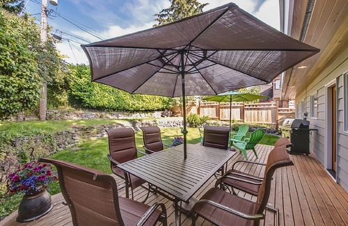 North Queen Anne Casa | Mid Century Mod Home en North Queen Anne
