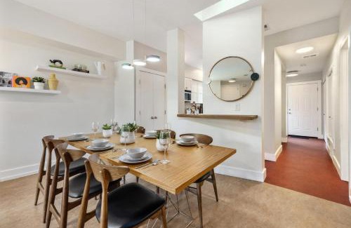 Old Town North Casa | Mid-century Mod Retreat near Old Town - Free Bikes