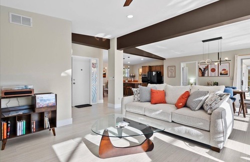 Port Saint Lucie Casa | Mid-Century Modern Gem with Stunning Pool in PSL