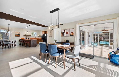 Port Saint Lucie Casa | Mid-Century Modern Gem with Stunning Pool in PSL